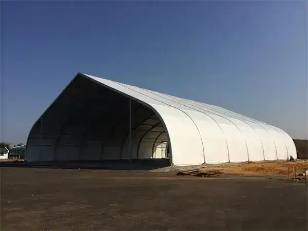 Hangar de 35 m du Mozambique 2014