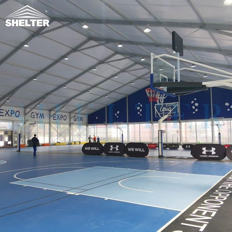 Innovation sur les terrains de basket-ball intérieurs : les tentes Clear Span de Shelter